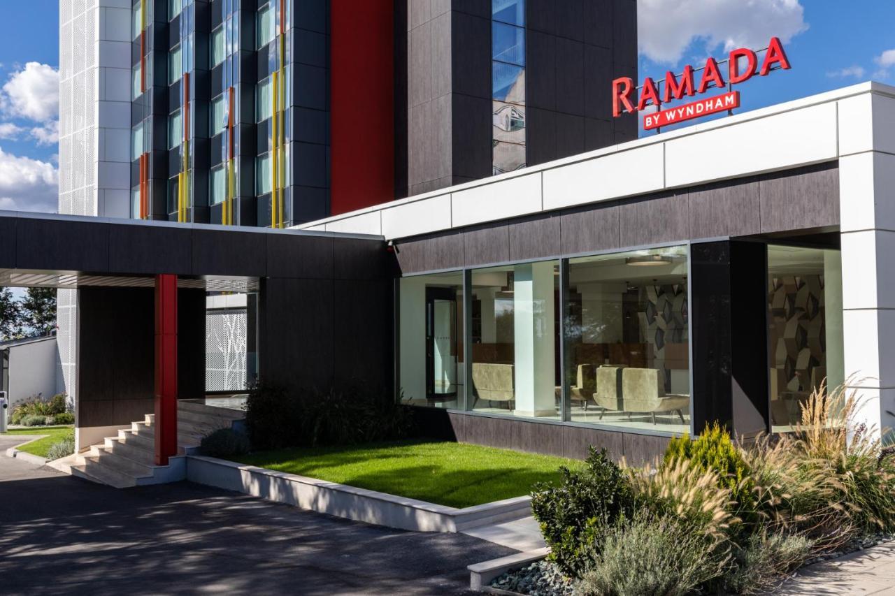 Hotel Ramada By Wyndham Slatina Parc Exterior foto