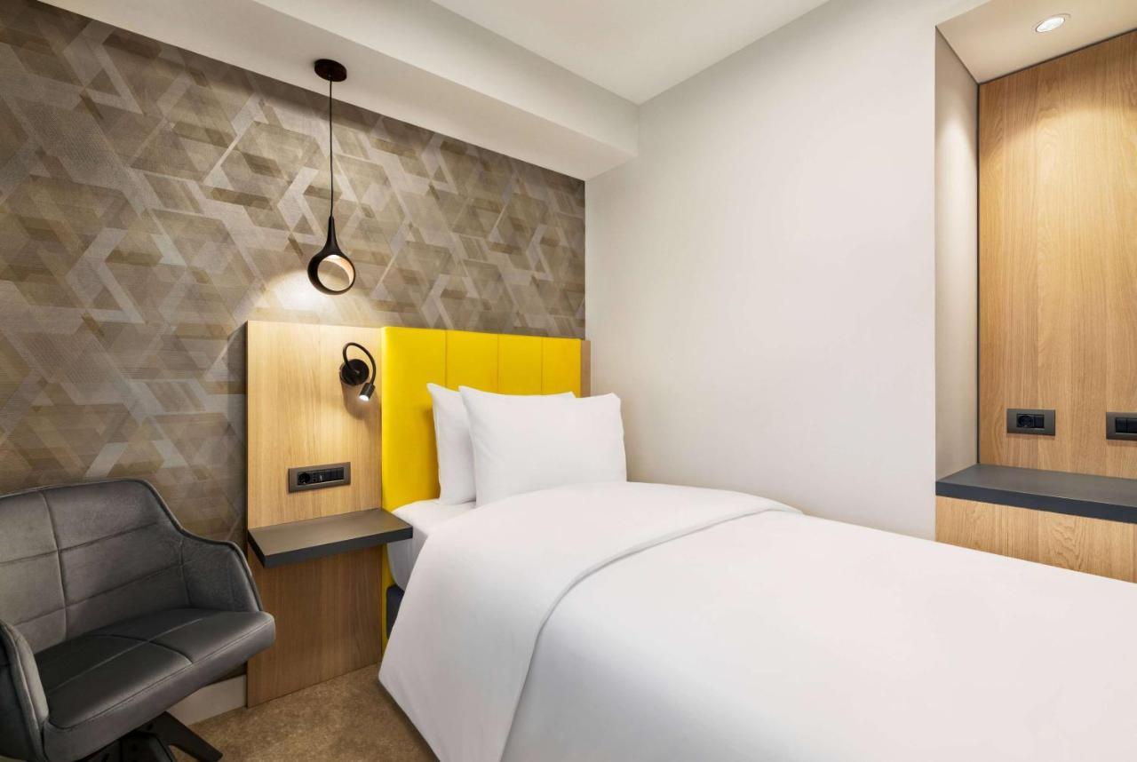 Hotel Ramada By Wyndham Slatina Parc Exterior foto