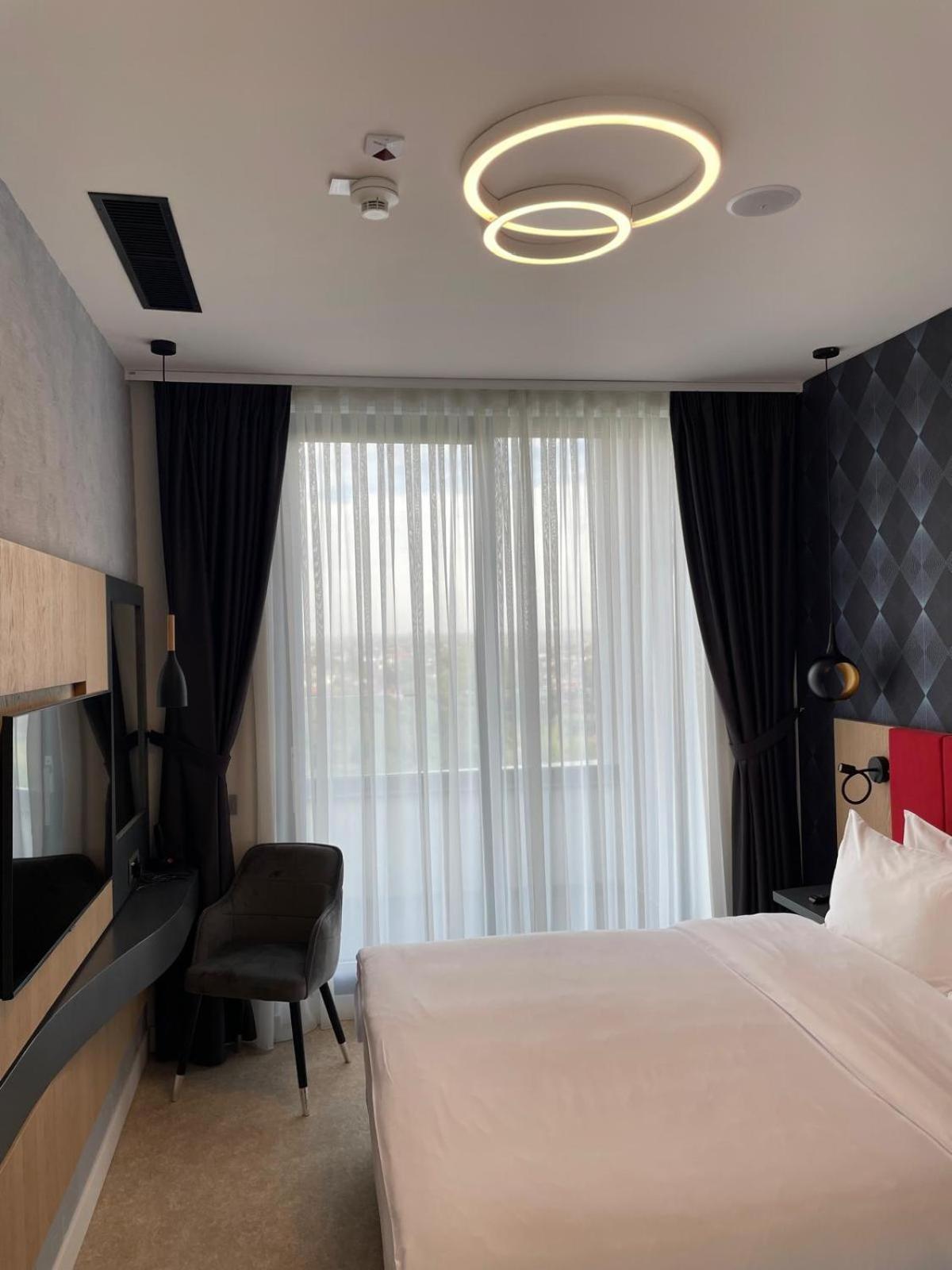 Hotel Ramada By Wyndham Slatina Parc Exterior foto