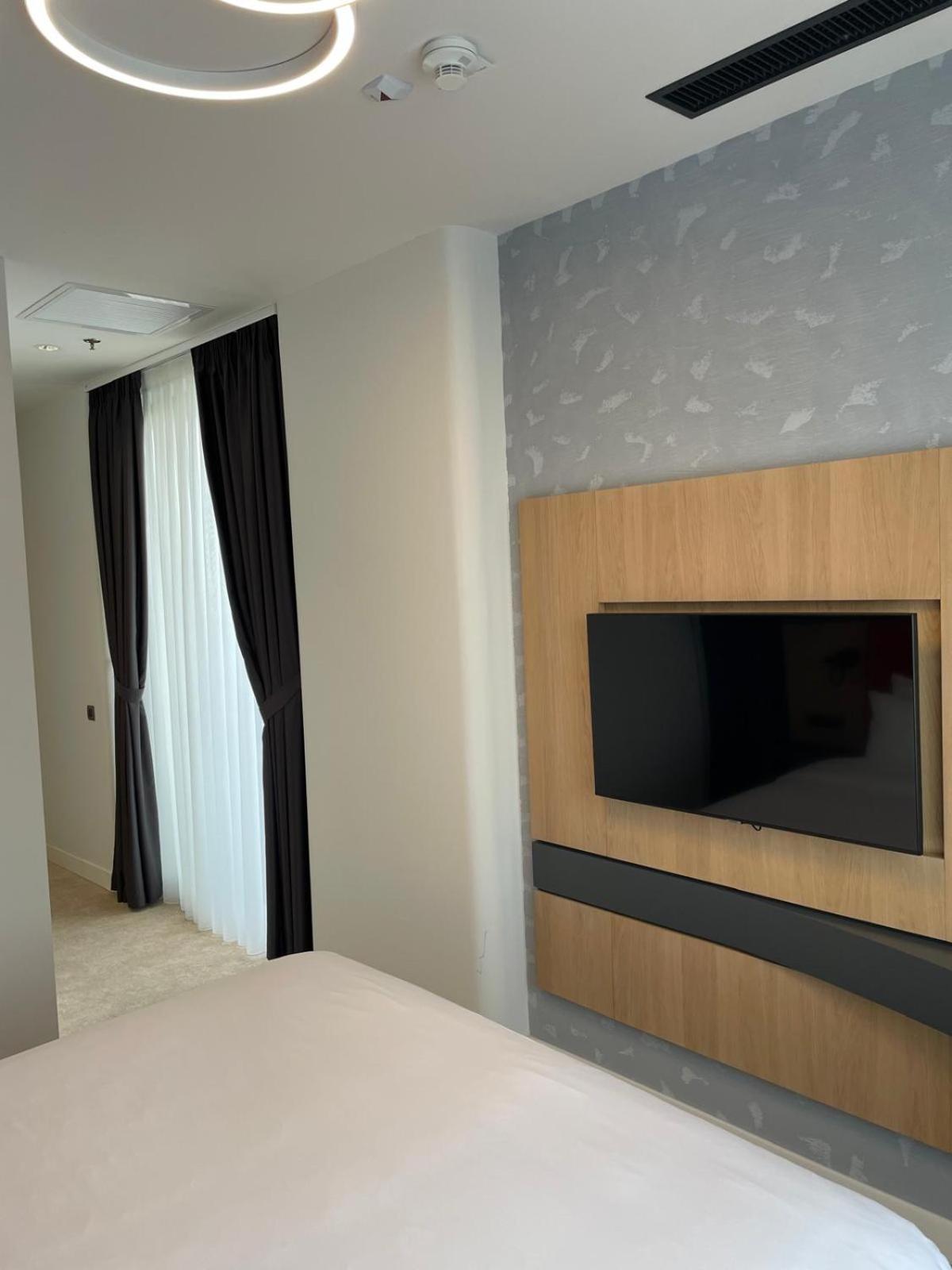 Hotel Ramada By Wyndham Slatina Parc Exterior foto