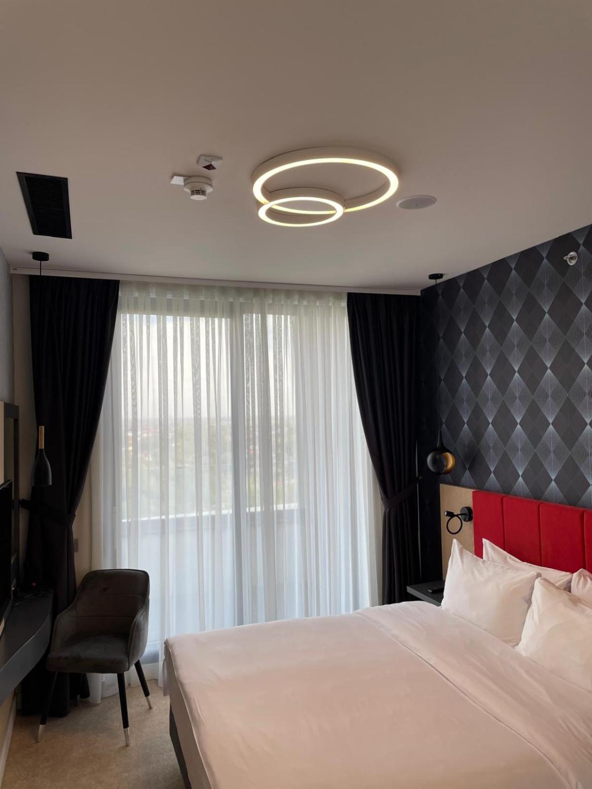 Hotel Ramada By Wyndham Slatina Parc Exterior foto