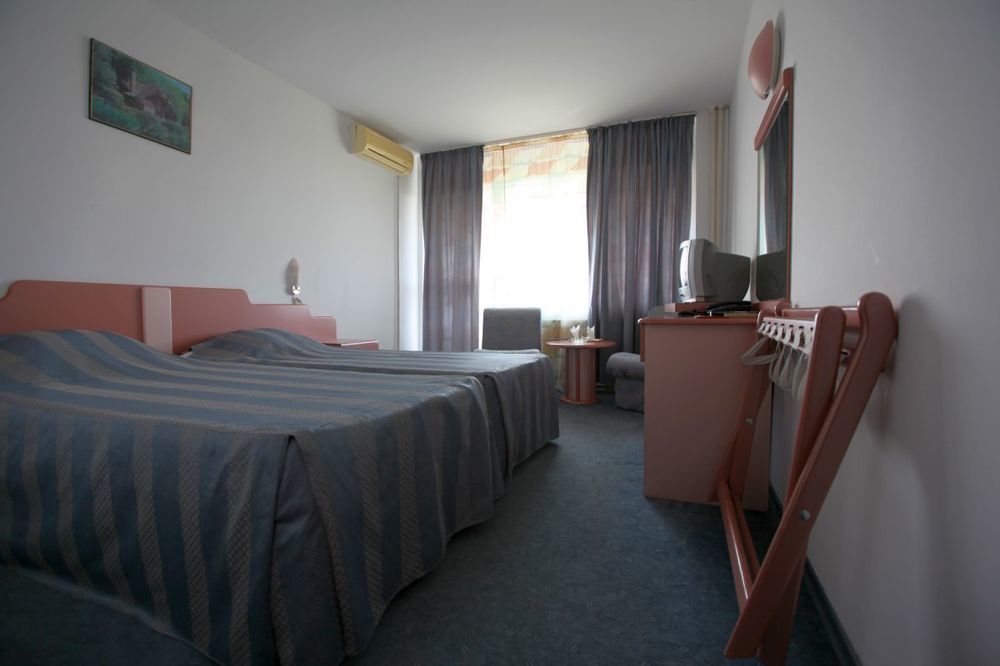Hotel Ramada By Wyndham Slatina Parc Exterior foto